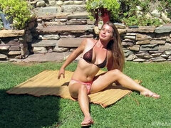 Bunny strips in sexy outdoor scene to play