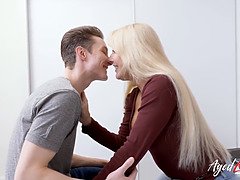Watch Bianca Jaguar, a real blonde MILF, get her pussy licked by Peter Punder's massive cock
