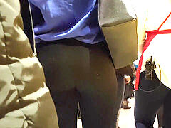 Candid humungous round indian ass!! in stretch pants!!