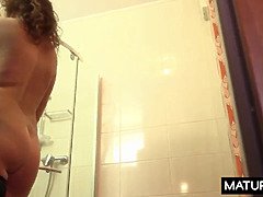 Polish cougar - relax stepmother in the shower