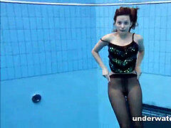 Zuzanna is swimming in tights in the pool
