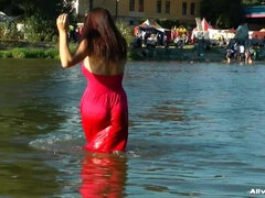 Tetas grandes, Al aire libre, Público, Mojado