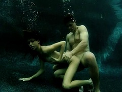 Hardcore, Latijnse vrouw, Tieten likken, Onderwater