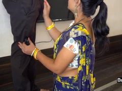 Indian Bhabhi Seduces TV Mechanic For Sex With Clear Hindi Audio