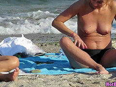 without bra Milfs Bikini Voyeur beach Spy spyweb cam