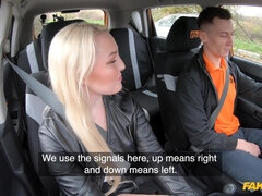 Blonde, Sucer une bite, Voiture, Tchèque, Cuir, Léchez, De plein air, Piercing