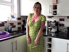 Amateur, Britannique, Rondelette, Femme au foyer, Mature, Pov, Rousse roux, Nénés