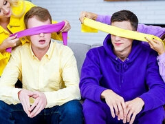 18 jahre, Grosser arsch, Grosser schwanz, Blasen, Hundestellung, Flotter vierer, Natürlichen titten, Titten