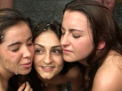 Leie, Grosser arsch, Blasen, Viele männer bespritzen eine frau, Spermaladung, Selbstgemacht, Latina, Jungendliche (18+)
