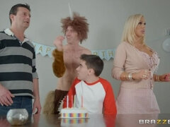 Cul, Derrière les coulisses, Gros seins, Blonde, En levrette, Robe, Faciale, Talons