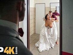 Stor røv, Store bryster, Brunette, Utro, Hårdt, Hd, Toilet, Bryllup