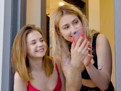 18, Blondína, Striekanie semena, 2 ženy 1 muž, Hd, Stockings, Tetovanie, Švédska rojka