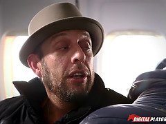 Iso kulli, Isot tissit, Blondi, Suihinotto, Spermashotti, Ajeltu, Lentoemo, Univormu