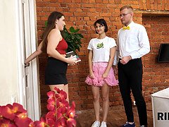 18 jahre, Fetisch, Frau frau mann, Hardcore, Hd, Jungendliche (18+), Flotter dreier, Titten