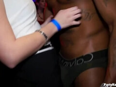 Enthousiasteling, Grote lul, Bruinharig, Handbeurt, Hd, Interraciaal, Feest, Tatoeage