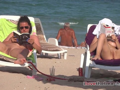 Plage, Plantureuse, Femme couguar, Seins naturels, De plein air, Public, Chatte, Nénés