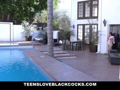 Grosser arsch, Grosser schwanz, Blasen, Braunhaarige, Hd, Pool, Muschi, Titten