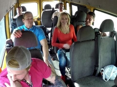 Blondin, Buss, Doggystyle, Dubbelpenetrering, Handjobb, Hardcore, Utomhus, Tuttar