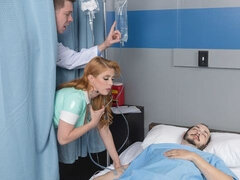Μεγάλα βυζιά, Σε στάση σκύλου στα τέσσερα, Μαλακία, Ώριμη γυναίκα, Νοσοκόμα, Κοκκινομάλα, Ξυρισμένη, Στολή