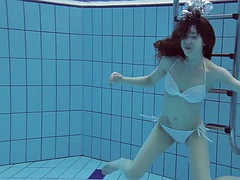 Amateur, Chica, Checa, Piscina, Público, Pelirrojo, Solo, Bajo el agua
