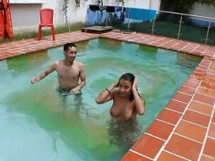 デカ尻, フェラチオ, イく瞬間, 自家製, ラティーナ, アウトドア, プール, スペイン人