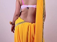 Hot ladies dressed in sari & displaying her large boobs cleavage