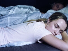 Blondine, Pik sutte, Datter, Give finger, Håndjob, Slikning, Teenager, Bryster