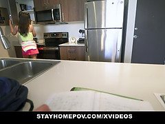 Baby sitter, Sucer une bite, Faciale, Doigter, Pigtail, Pov, Adolescente, String