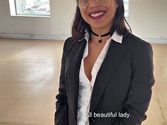 A Real Estate Agent Fucked During A Visit And In the Toilet To Sell Her Property  !!!