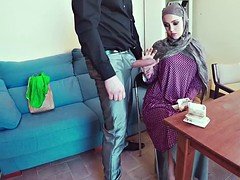Shy Arab stuffed with a swollen purple rod inside her mouth
