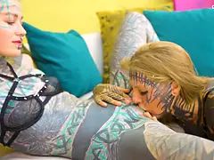 Anal, Avsugning, Doggystyle, Fingering, Lesbisk, Onani, Piercing, Leksaker