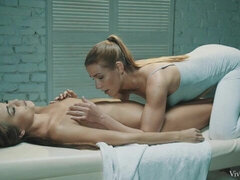 Gros seins, Léchez, Lingerie, Masturbation, Rasée, Maigrichonne, Dénudage, Nénés