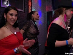 Dansen, Hondjeshouding, Groep, Interraciaal, Orgie, Panty, Kousen, Swinger