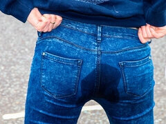 Cul, Brunette brune, Exhib, Jeans, Pisser, Public, Cheveux courts, Adolescente