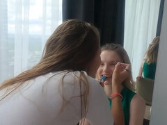 V zákulisí, Blondýna, Brunetka, Péro, Na obličej, Ruské, Tetování, Švédská rojka