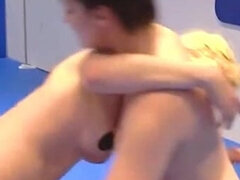 Stor stjärt, Brittisk, Tjejfajt, Fingering, Lesbisk, Fitta, Fru, Brottning