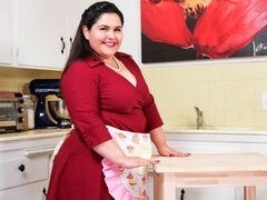 Mooie dikke vrouwen, Grote kont, Vingeren, Gapende, Harig, Kut duiken, Alleen, Strippen