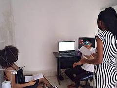 Ερασιτέχνης, Μελαχροινή, Σκληρό, Λατίνα, Ώριμη γυναίκα, Γραφείο, Ξελογιασμένος, Τρίο