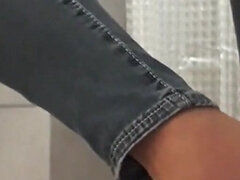 Tacones, Jeans, Orinar, Solo