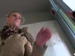 Amateur, Blonde, Sucer une bite, Bus, Hard, Argent, De plein air, Réalité
