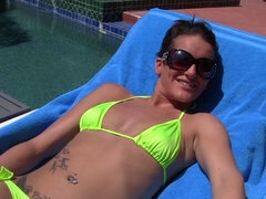 Spálne, Bikini, Kuřba, Brunetka, Honění, Prirodzené prsia, Kozičky, Zastarané