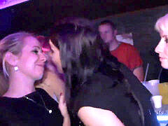 Klubb, Sperma shot, Europeisk, Handjobb, Kysser, Orgie, Party, Röker