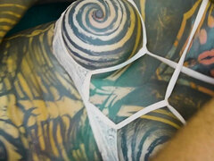 In den arsch, Blasen, Doppelpenetration, Aufs gesicht abspritzen, Gruppensex, Deutsch, Piercing, Tätowierung