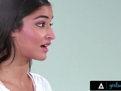 18 ans, Collège université, Face assise, Lesbienne, Lingerie, Chatte, Jarretelles, Professeur