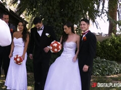 Röv slick, Avsugning, Brunett, Otrohet, Doggystyle, Klackar, Naturliga tuttar, Kort hår