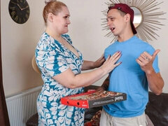 Iso kaunis nainen, Iso perse, Iso kulli, Isot tissit, Suihinotto, Pulska, Takaapäin