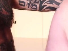 Arschlecken, Grosser schwanz, Blasen, Spermaladung, Fetisch, Hardcore, Tätowierung