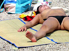 raw bathing suit Cameltoe Big Tits Latina Beach Voyeur HD spycam