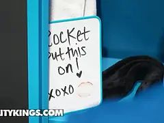 Sucer une bite, Face assise, Seins naturels, Petite femme, Réalité, Chevaucher, Plan cul à trois, Nénés