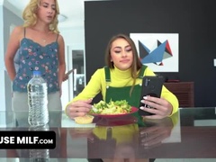 Γυμνό αρσενικό, Ντυμένη, Σπέρμα στο στόμα της, Κουζίνα, Γλείψιμο, Ώριμη γυναίκα, Κοκκαλιάρης, Ταμπού